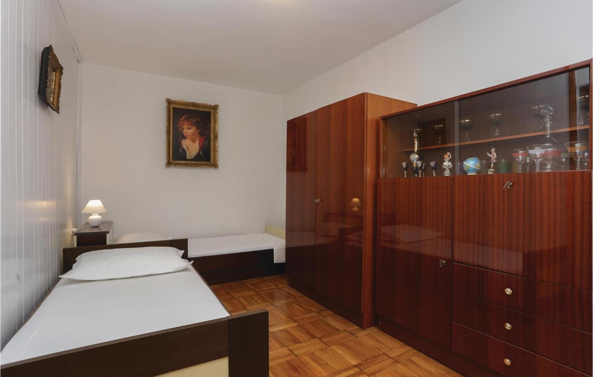 2 Bedroom Stunning Apartment In Kastel Kambelovac Kaštela エクステリア 写真