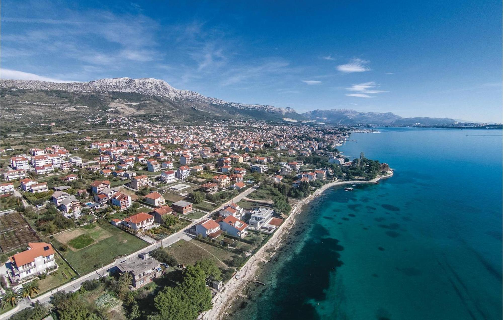 2 Bedroom Stunning Apartment In Kastel Kambelovac Kaštela エクステリア 写真
