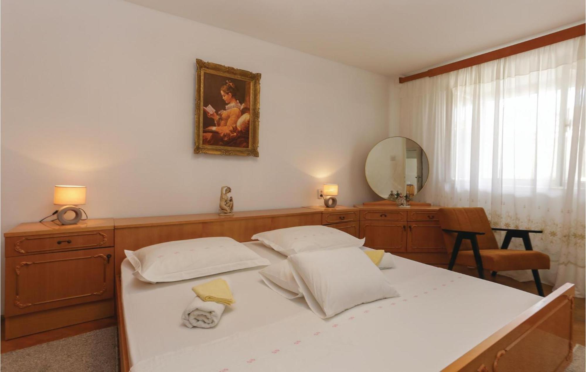 2 Bedroom Stunning Apartment In Kastel Kambelovac Kaštela エクステリア 写真