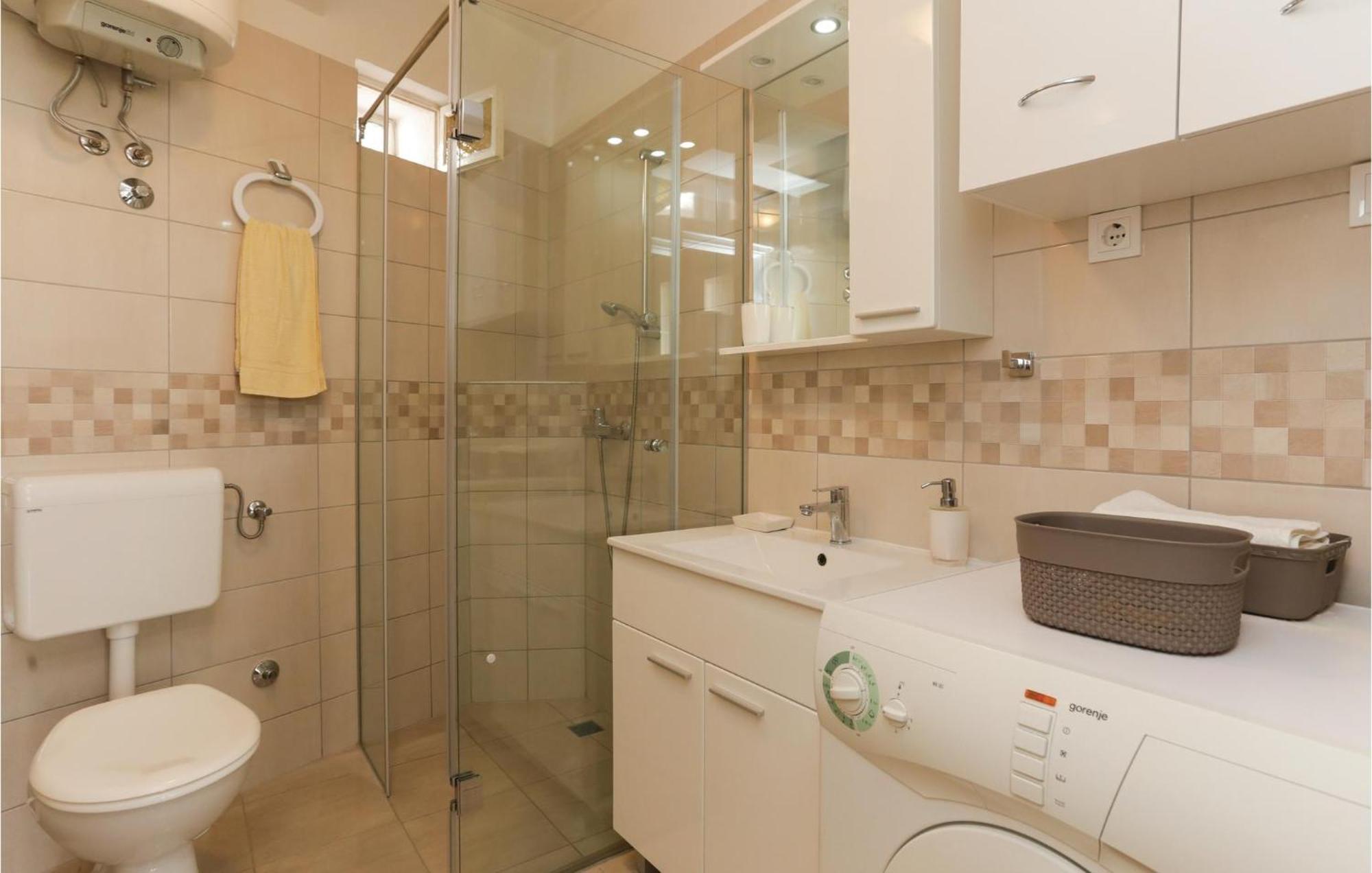 2 Bedroom Stunning Apartment In Kastel Kambelovac Kaštela エクステリア 写真
