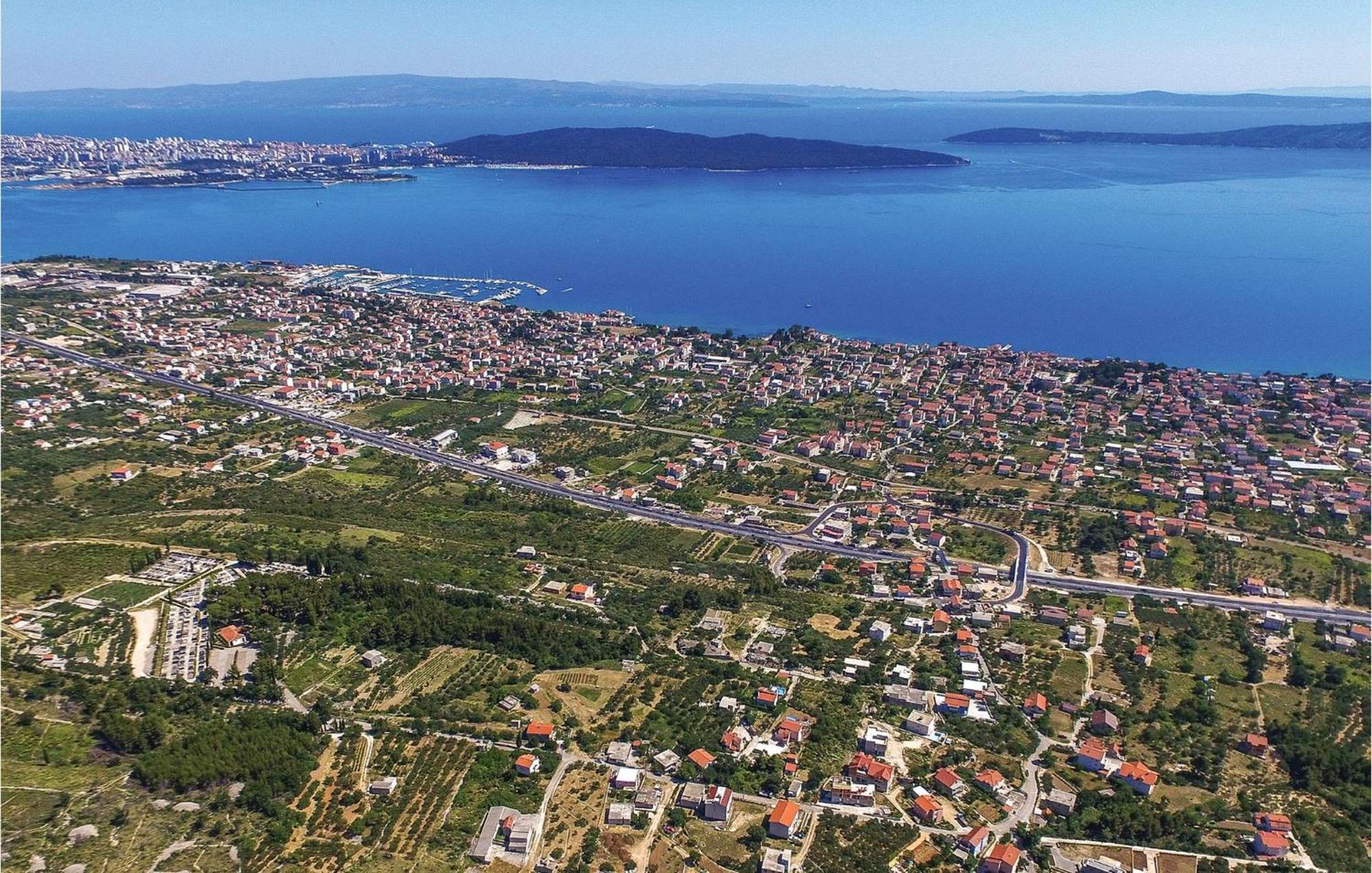 2 Bedroom Stunning Apartment In Kastel Kambelovac Kaštela エクステリア 写真